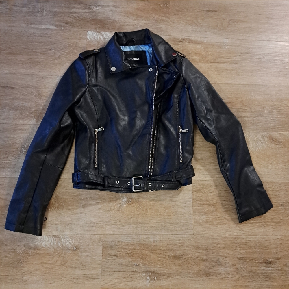 Fashion Nova Araxie Vegan Black Leather Jacket Silver Zippers Women's Size Small